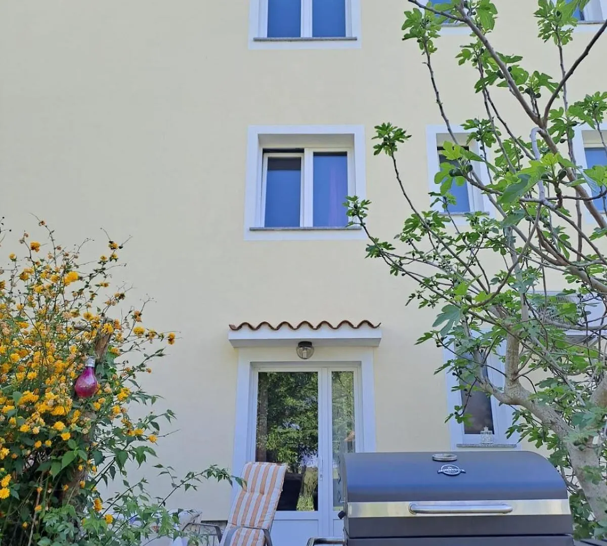 Apartments Marija Murine 0*,